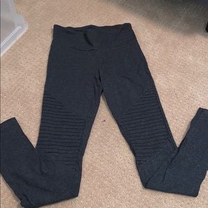 Grey leggings with knee detailing